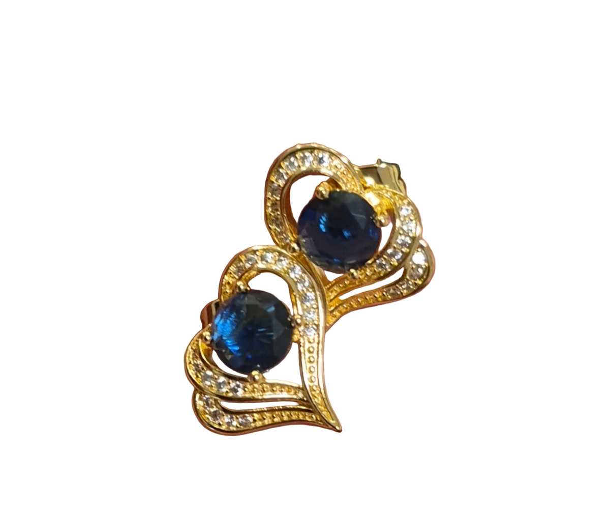 Petites Boucles d'oreilles plaquées Or 18 carats élégantes en forme de coeur.