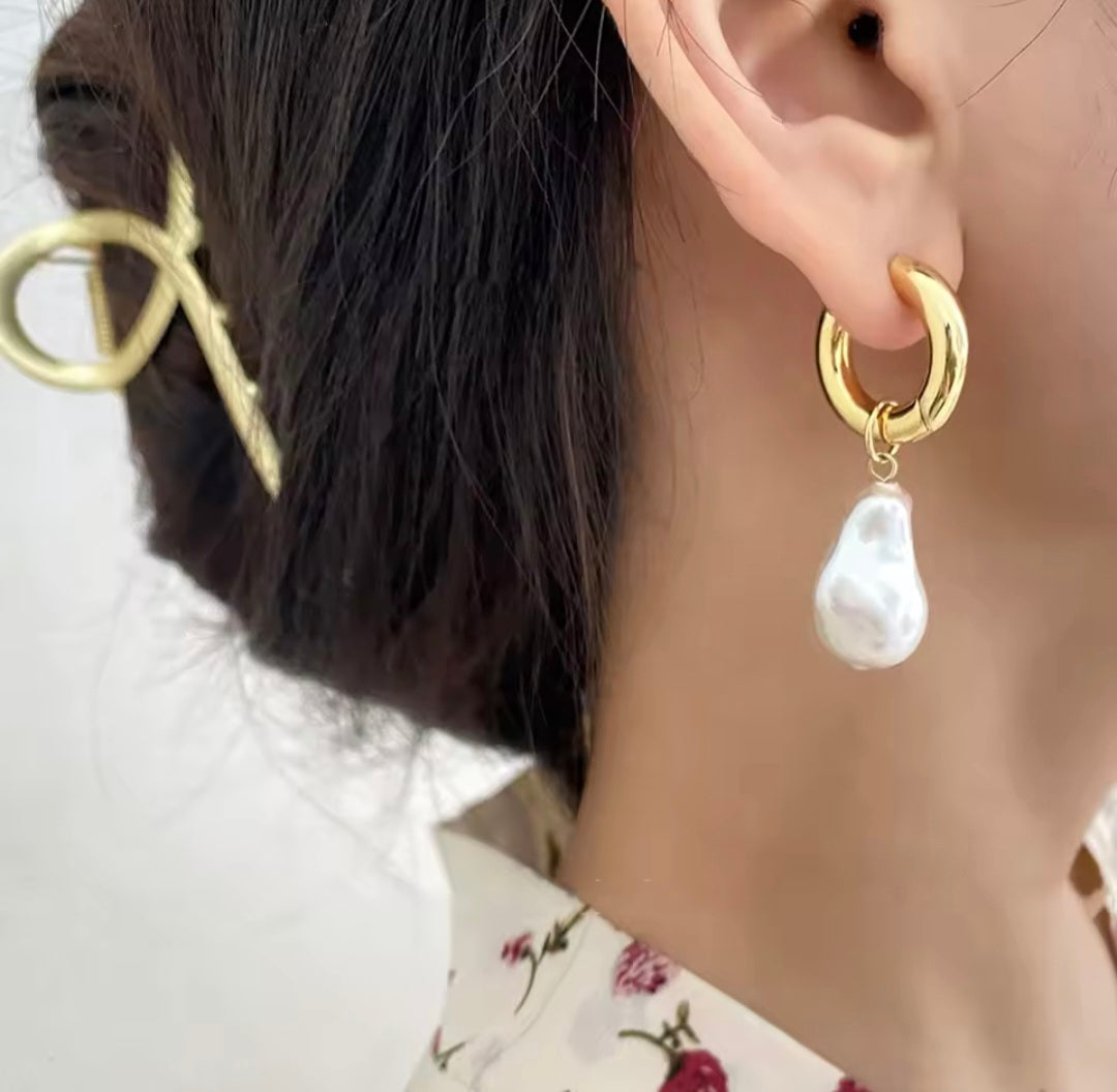 Boucles d’oreilles avec Grandes Perles blanches élégance.