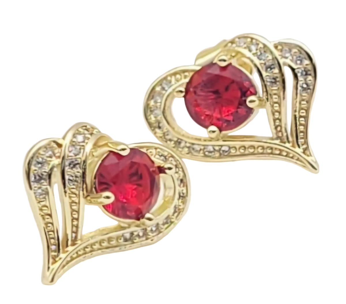 Petites Boucles d'oreilles plaquées Or 18 carats élégantes en forme de coeur.