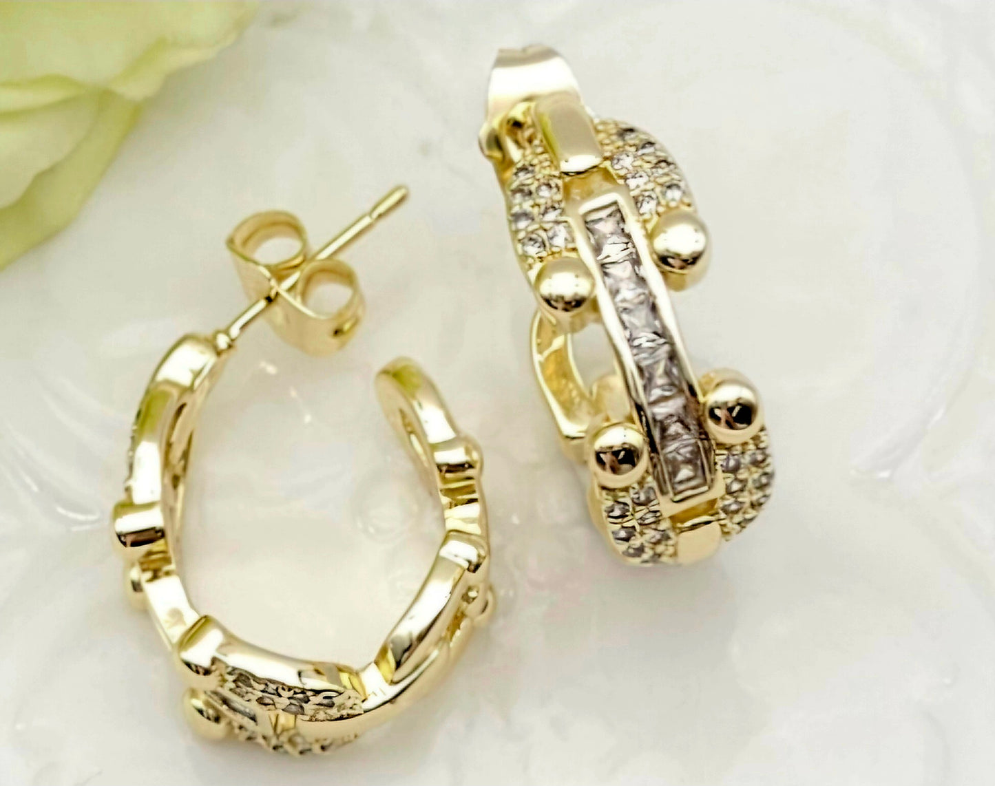 Boucles d’oreilles Créoles plaquées Or 18 carats.