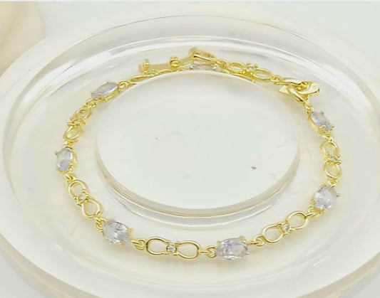 Bracelet Plaqué Or 18 carats orné de pierres.