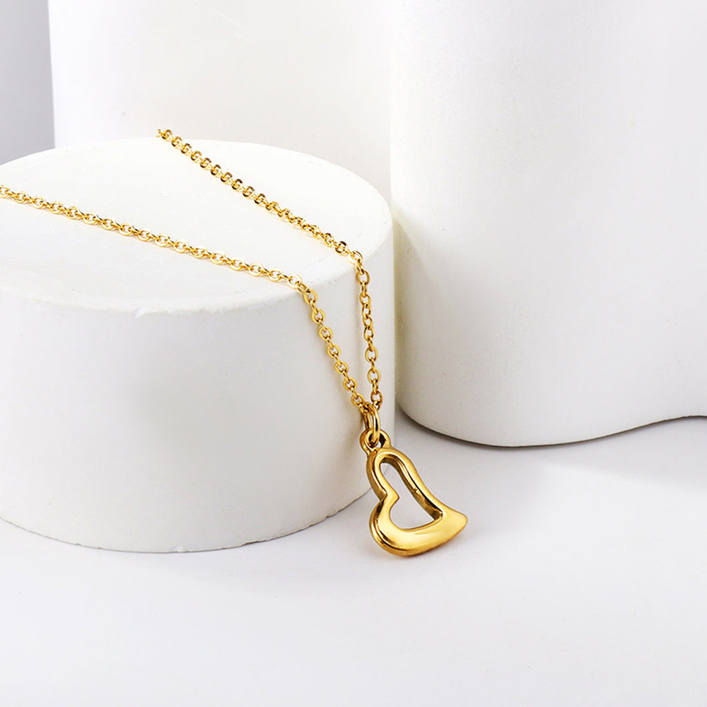 Chaînette en acier inoxydable avec médaille en forme de coeur