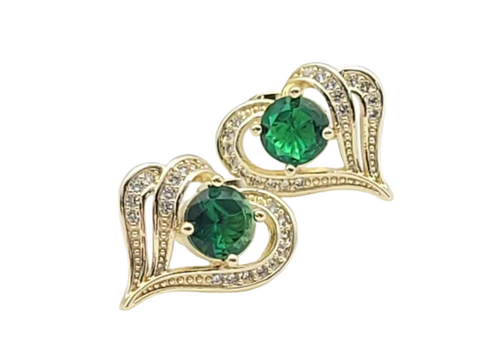 Petites Boucles d'oreilles plaquées Or 18 carats élégantes en forme de coeur.